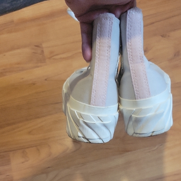 Converse Cream Platform High-Top Sneakers - Picture 3 of 5